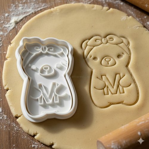 Emporte-piece ours avec noeud et lettre m - moule biscuit 8 cm