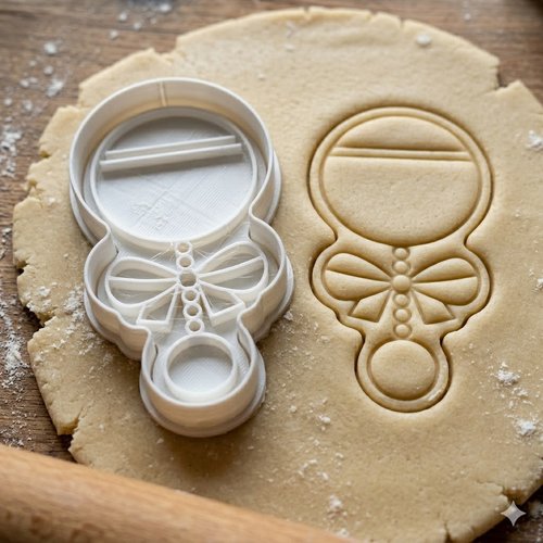 Emporte-pièce hochet bébé 8 cm - moule à biscuit baby shower