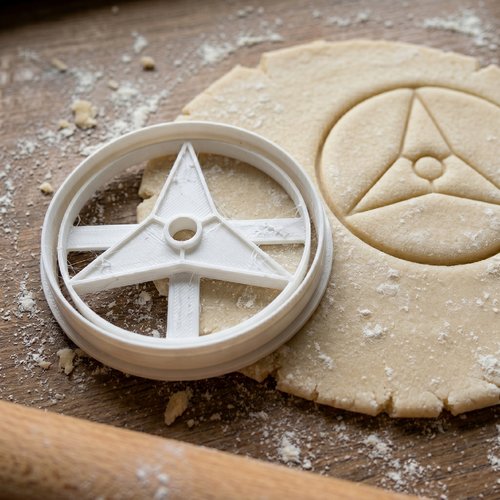 Emporte-pièce artisanal 8 cm noir pour biscuit et pâte à sucre