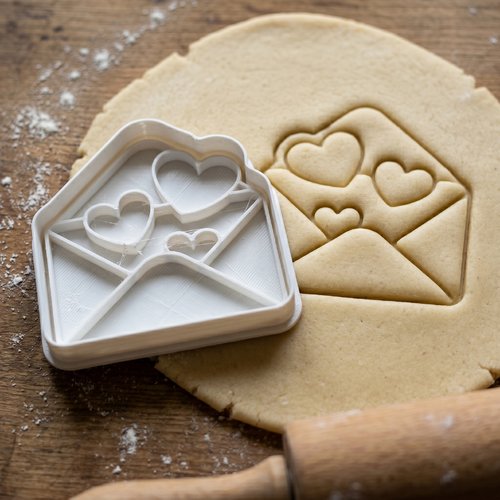 Emporte-pièce enveloppe coeurs 8cm moule biscuit