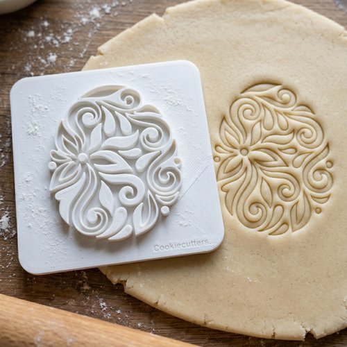 Emporte-piece motif floral artisanal 8cm