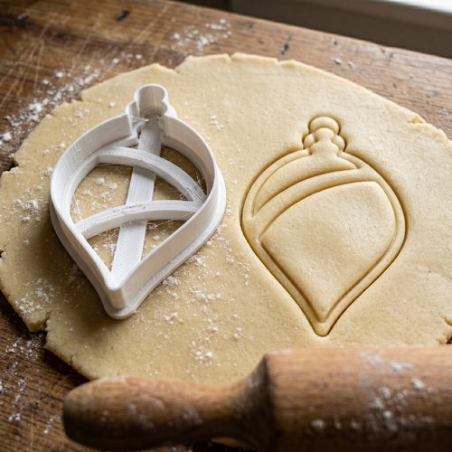 Emporte-piece boule de noel 8cm - moule a biscuits artisanal