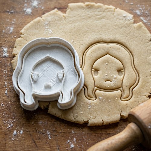 Emporte-piece visage fille boudeuse 8cm - moule biscuit artisanal
