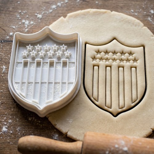 Emporte-pièce blason bouclier étoiles - 8 cm