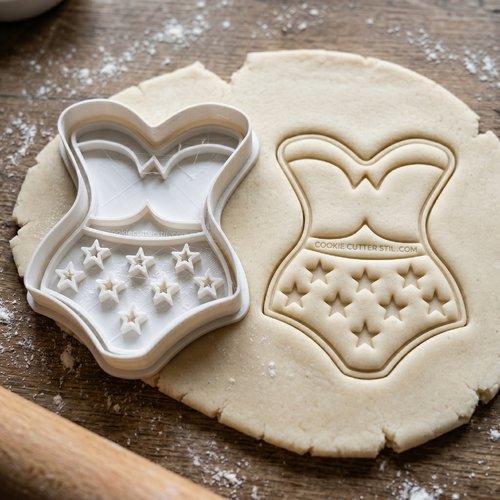 Emporte-piece wonder woman corset 8cm - moule biscuit