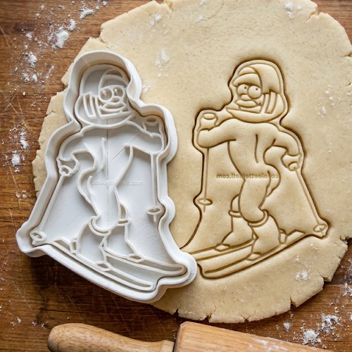 Emporte-piece skieur dessin anime 8cm noir