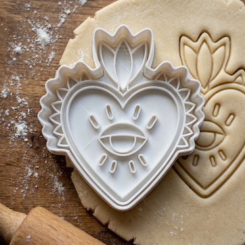 Emporte-pièce cœur ex-voto œil biscuits pâtisserie 8cm