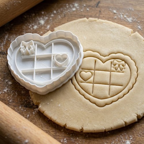 Emporte-piece coeur morpion 8cm pour biscuits