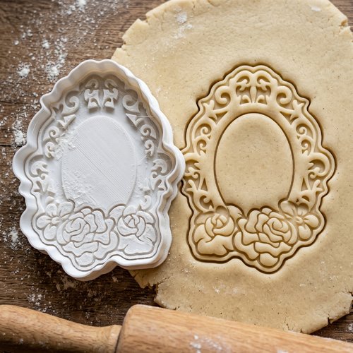 Emporte-pièce artisanal cadre floral vintage 8cm