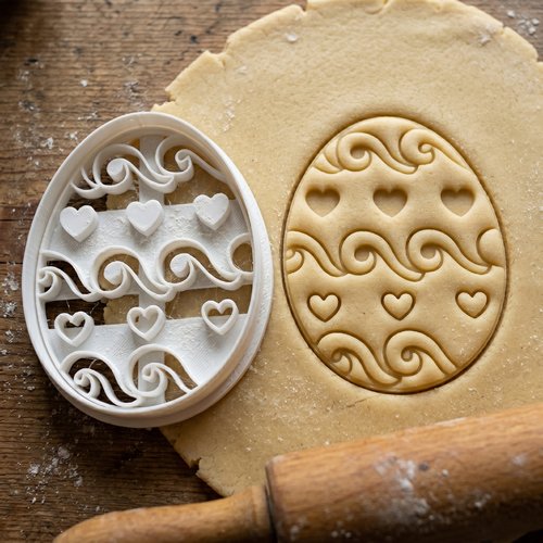 Emporte-piece oeuf de paques motifs coeurs, moule biscuit 8 cm