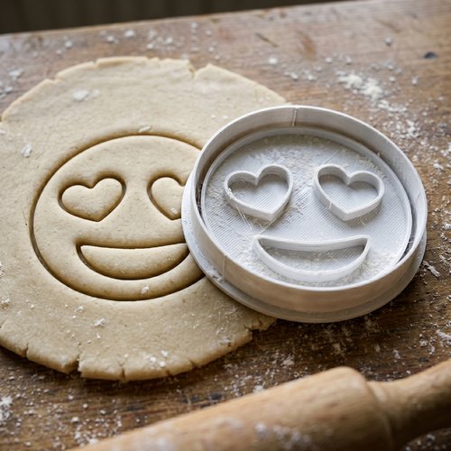 Emporte-piece smiley yeux coeur 8cm moule biscuits