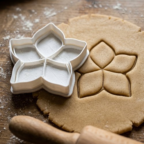 Emporte-piece fleur 8 cm pour biscuits et patisserie