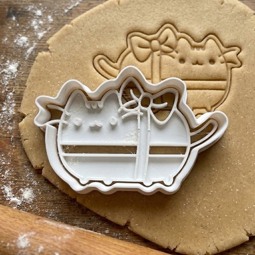 Emporte-pièce chat cadeau pour biscuits 8cm