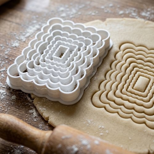 Emporte-pièce artisanal 8 cm - moule pâtisserie et biscuits noir