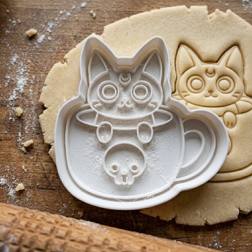 Emporte-pièce chat dans une tasse avec crâne - moule biscuit 8 cm