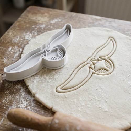 Emporte-pièce vif d'or - moule à biscuit thème magie 8 cm