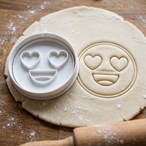 Emporte-pièce biscuit emoji cœur - moule pâtisserie artisanal 8 cm