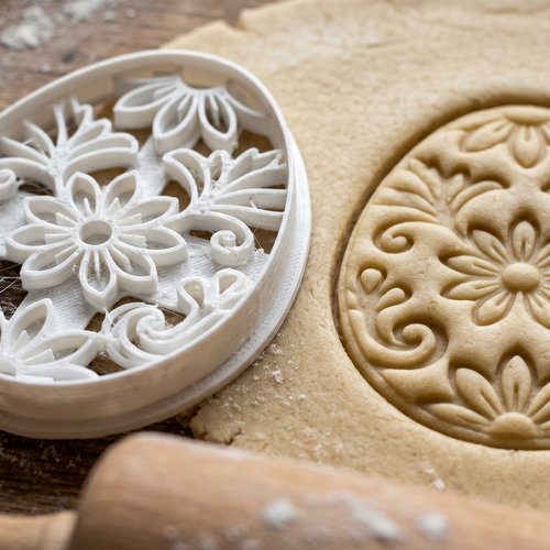 Emporte-pièce biscuit oeuf fleuri - moule pâtisserie artisanal 8 cm