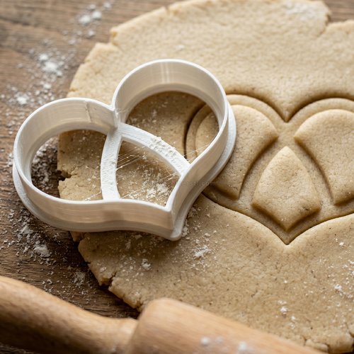 Emporte-pièce coeur entrelacé - moule biscuits et pâte à sucre 8 cm