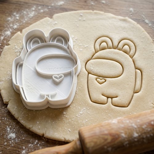 Emporte-piece astronaute ours avec coeur 8 cm