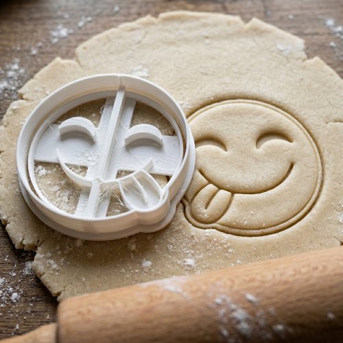 Emporte-pièce smiley clin d'oeil langue 8cm - moule biscuit
