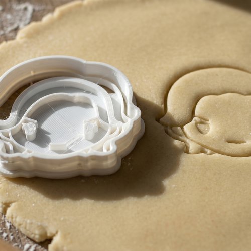 Emporte-piece visage princesse chibi 8 cm pour biscuits