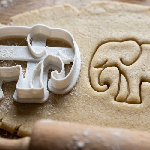 Emporte-pièce éléphant 8 cm noir - moule biscuits artisanal