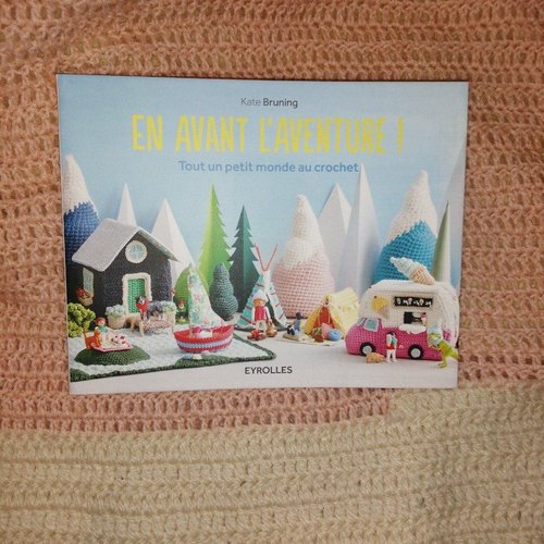 Livre rare de crochet en avant l'aventure tout un petit monde au crochet de kate bruning