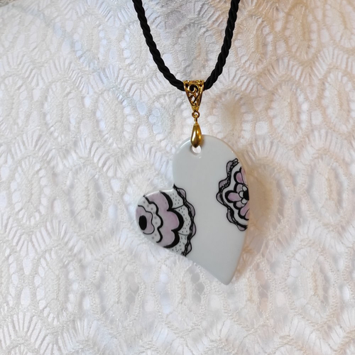 Pendentif porcelaine gros coeur rose et noir