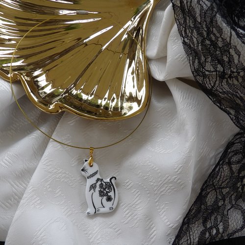 Pendentif chat dentelle porcelaine