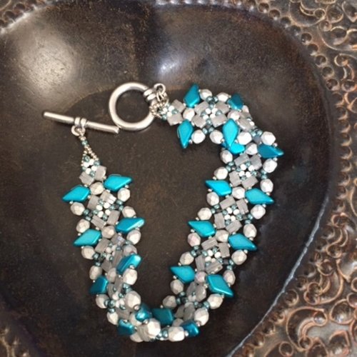 Bracelet mikonos, perles en verre de bohême couleur dominante turquoise