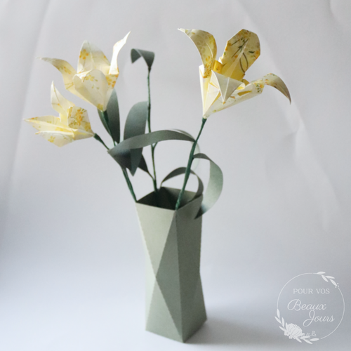 Kit créatif "vase et son bouquet de lys en origami"