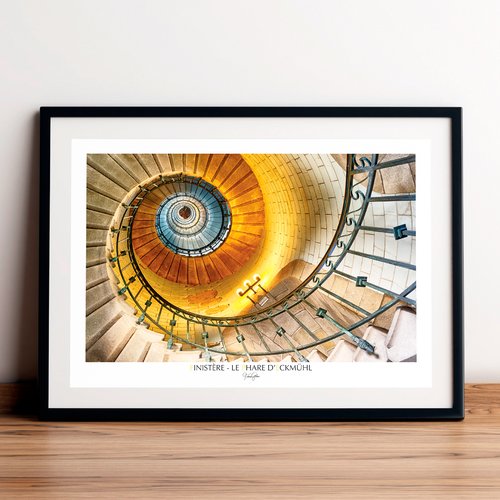 Affiche / poster - l'escalier du phare d'eckmuhl, finistère, bretagne. imprimée sur papier satiné 250 g/m2.