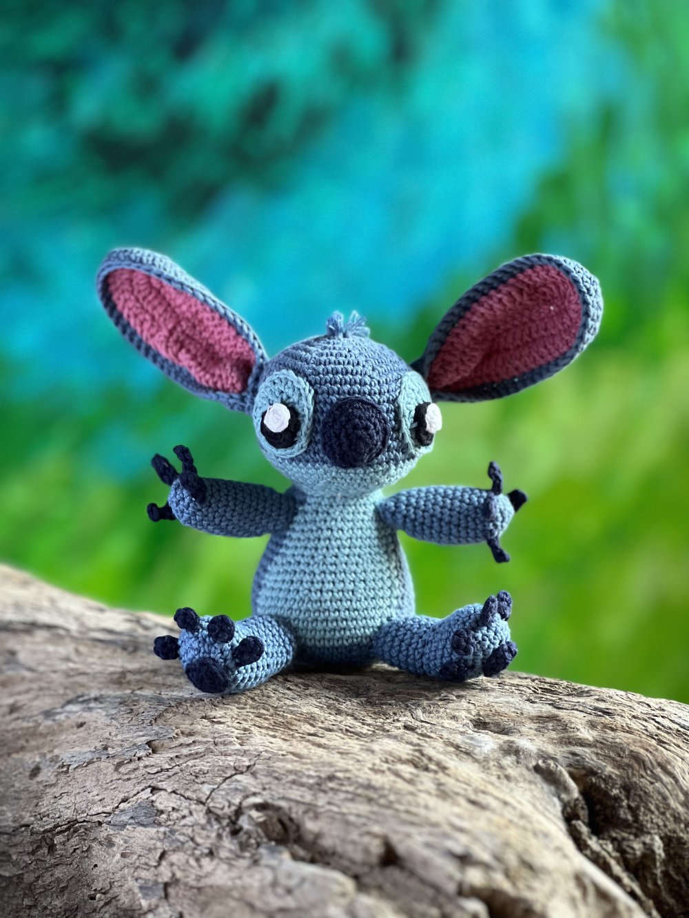 Trousse Stitch · Disponible dans vos boutiques Preference à La Réunion