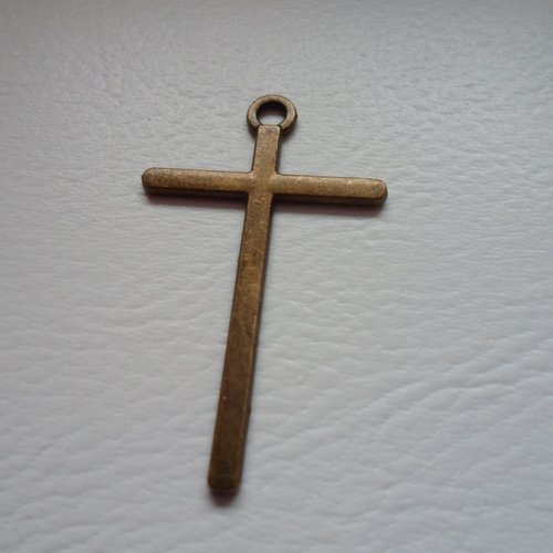 Grande breloque / pendentif croix couleur bronze