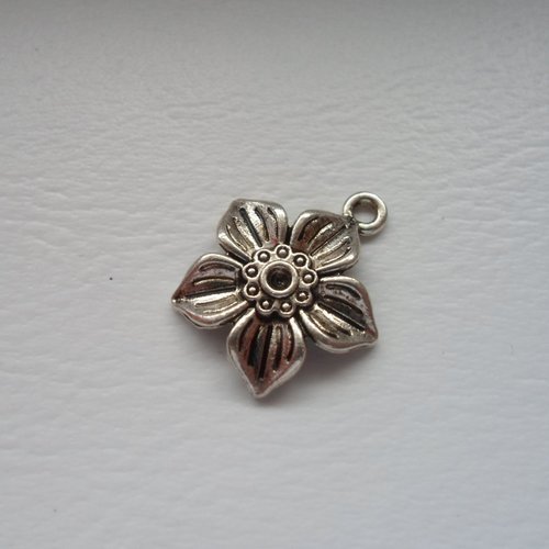 Breloque pendentif fleur metal argente