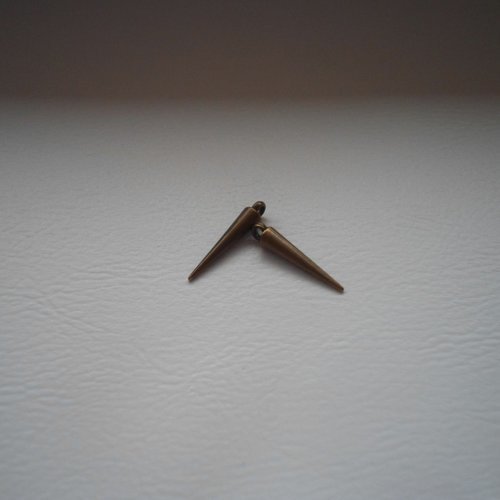 Breloque pic cone clou spike bronze  23 mm