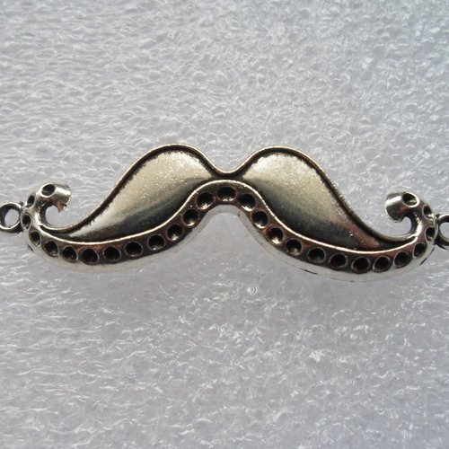Breloque connecteur moustaches metal argente