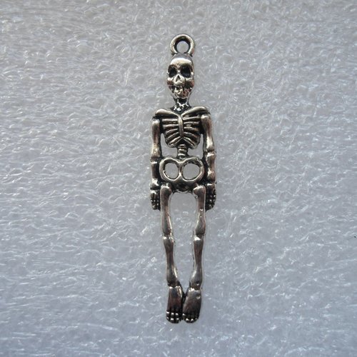 Breloque squelette corps humain metal argente
