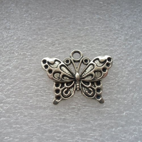 Breloque papillon metal argente