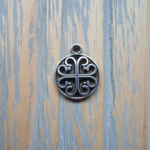 Breloque medaillon celtique metal argente
