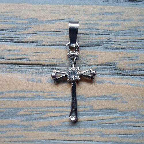 Pendentif breloque croix avec strass metal argente