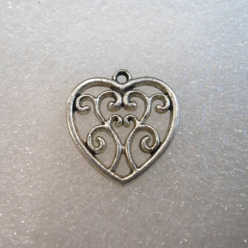 Breloque coeur arabesque metal argente