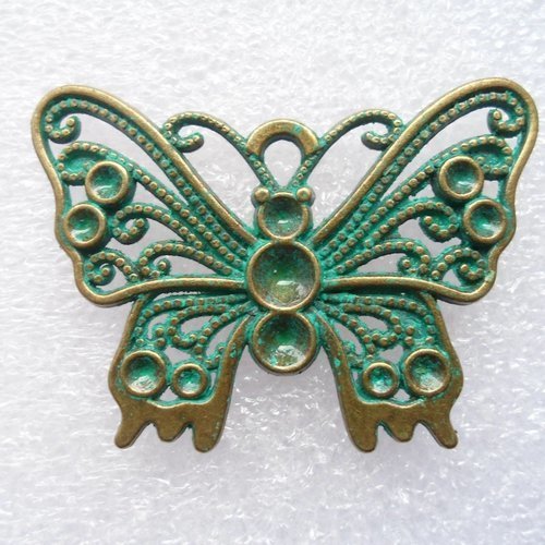 Breloque pendentif papillon couleur bronze patine vert de gris