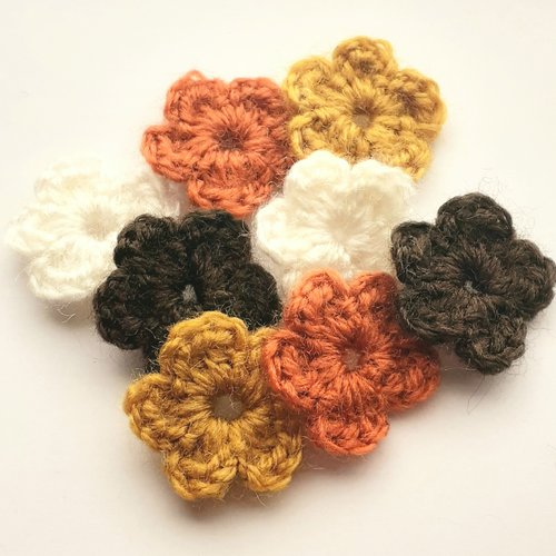 Lot 8 fleurs en laine applique au crochet 2,5 cm tons orange marron
