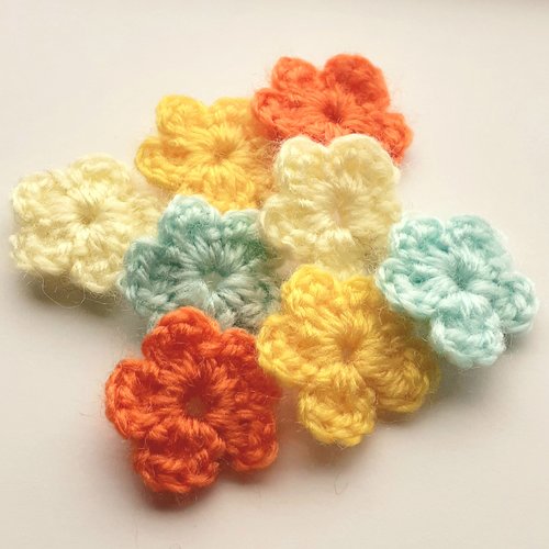 Lot 8 fleurs en laine applique au crochet 2,5 cm tons pastel vert orange jaune