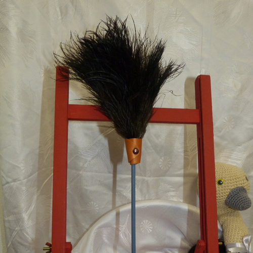 Plumeau en plumes d'autruches collection petit manche teinté