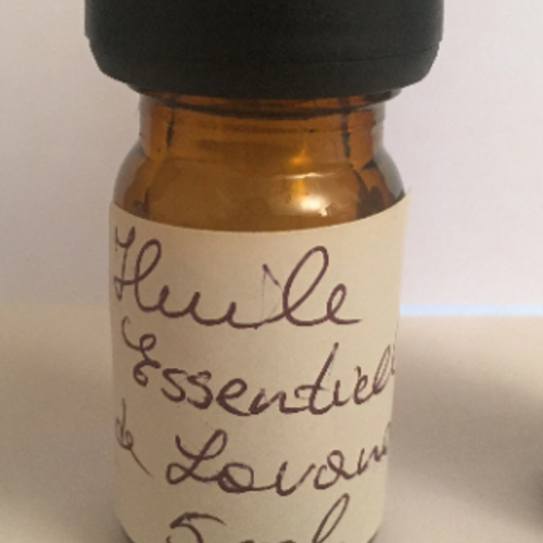 5 ml de huile essentielle de lavande officinalis, vraie lavande,fait de manière artisanale,produit bio,extraits des fleurs bio