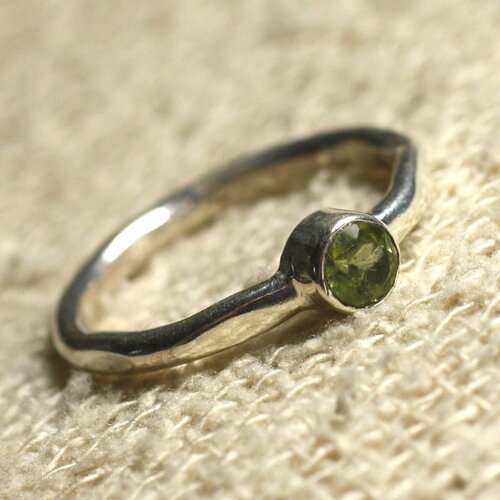 N225 - bague argent 925 et pierre semi précieuse - péridot facetté 4mm