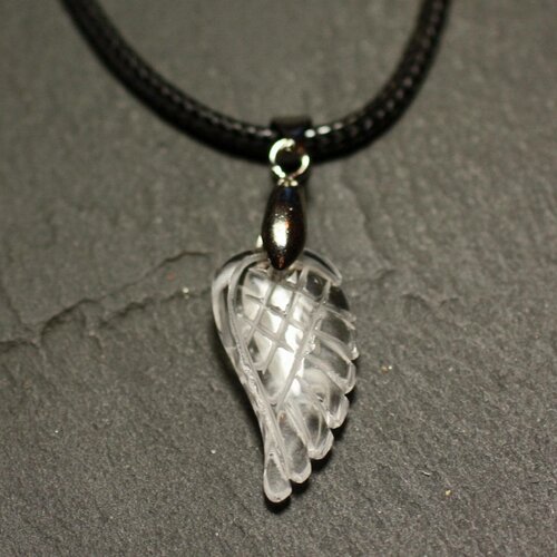 Collier pendentif en pierre - cristal de roche quartz aile gravée 24mm
